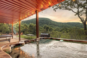 Sauna, Hot Tub, Fire Pit, Game Room Fun!